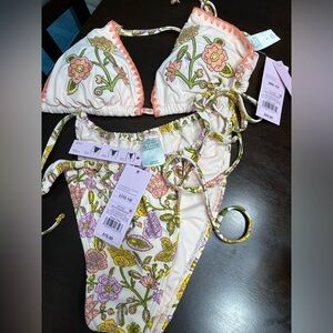 Super cute new with tags target swimsuit!!